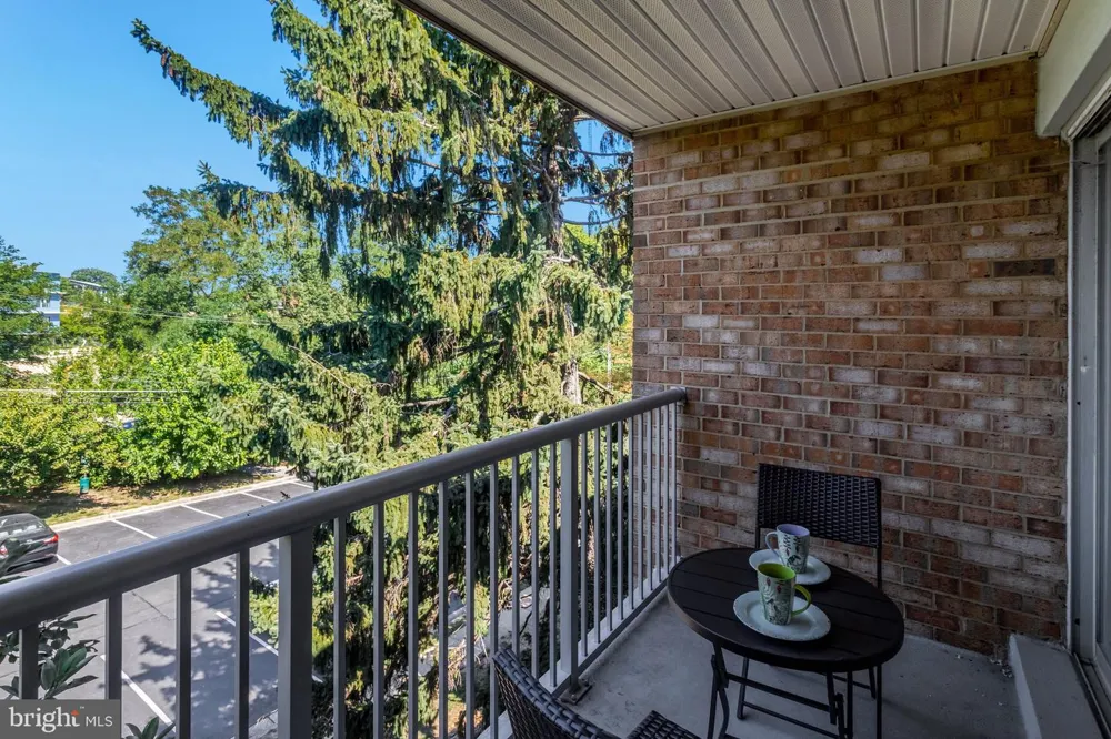 2909 CHARING CROSS ROAD #13 Falls Church, VA 22042