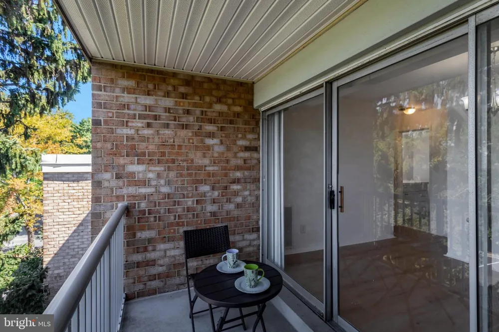 2909 CHARING CROSS ROAD #13 Falls Church, VA 22042