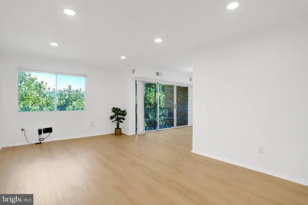 2909 CHARING CROSS ROAD #13 Falls Church, VA 22042