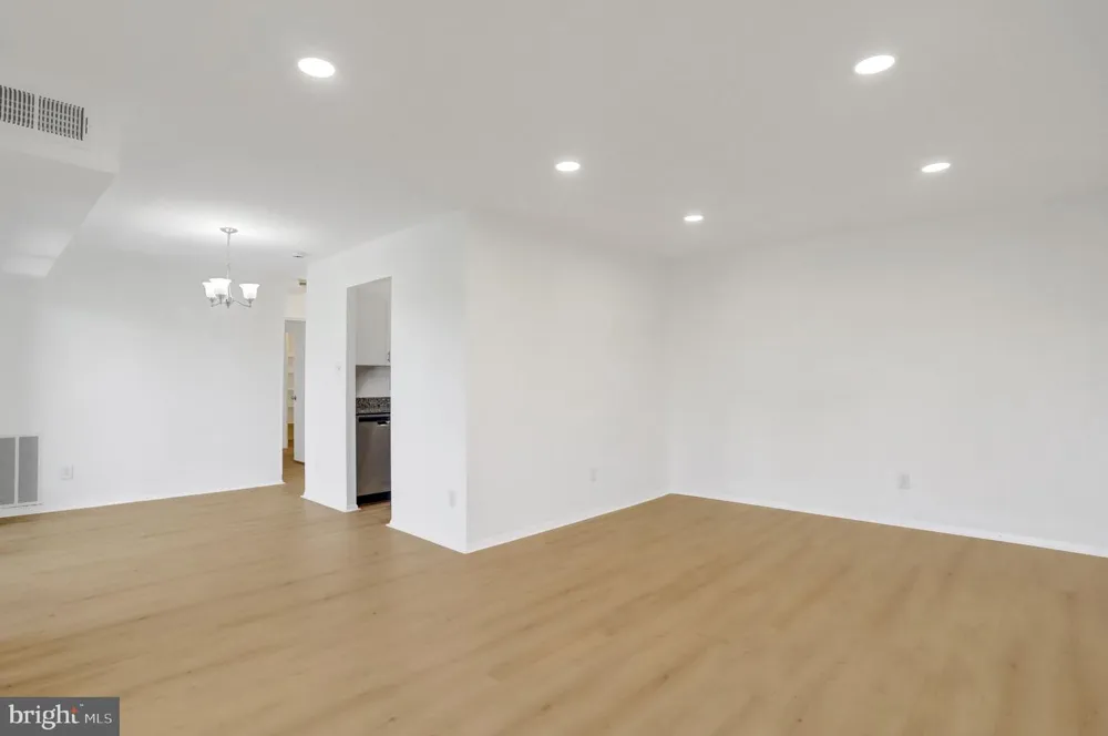 2909 CHARING CROSS ROAD #13 Falls Church, VA 22042