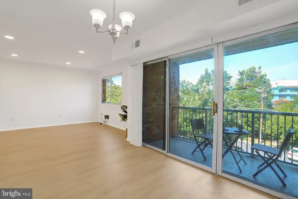 2909 CHARING CROSS ROAD #13 Falls Church, VA 22042