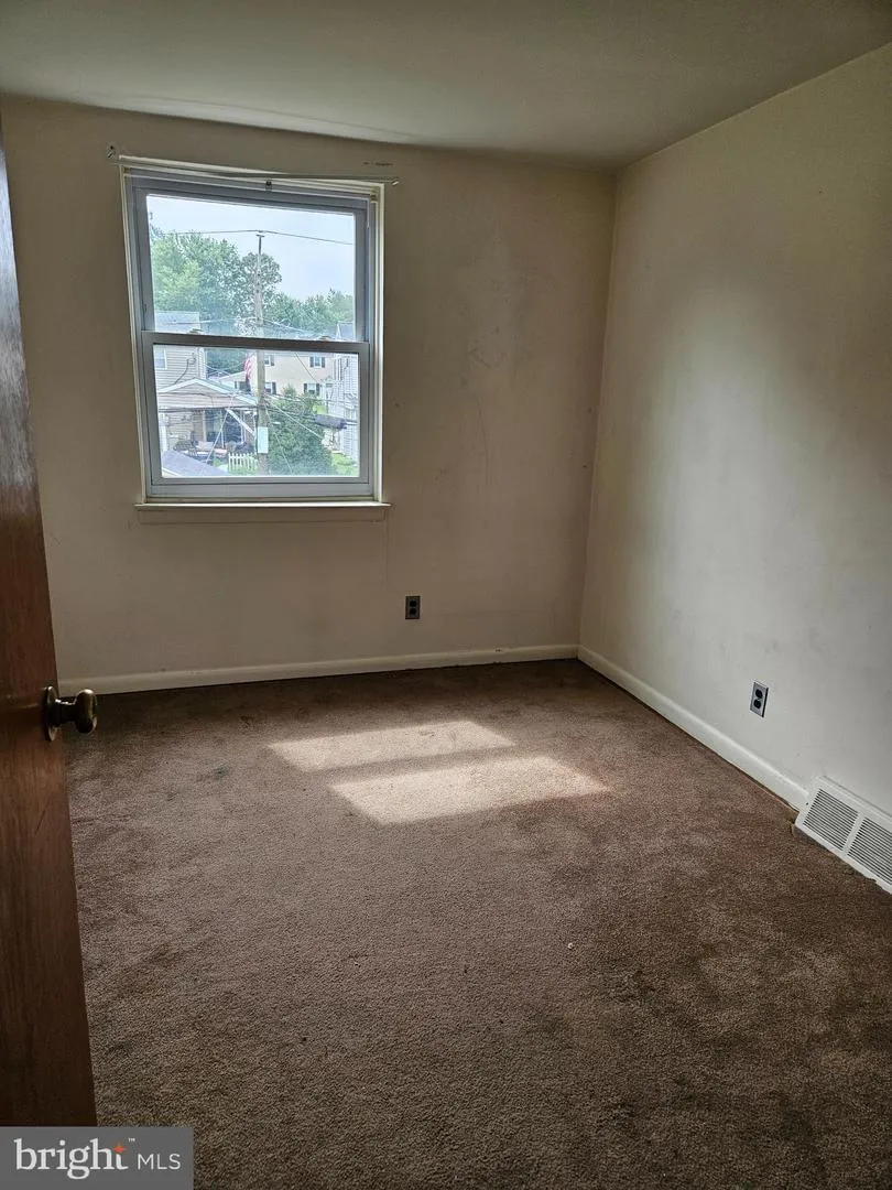 108 CLEMENT ROAD #C Oreland, PA 19075