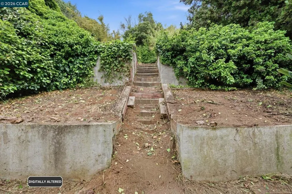 8910 Burr St Oakland, CA 94605
