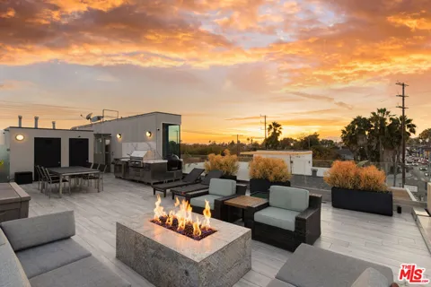 1712 Abbot Kinney Boulevard