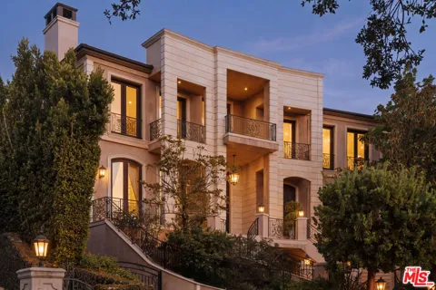 2108 Stratford Circle