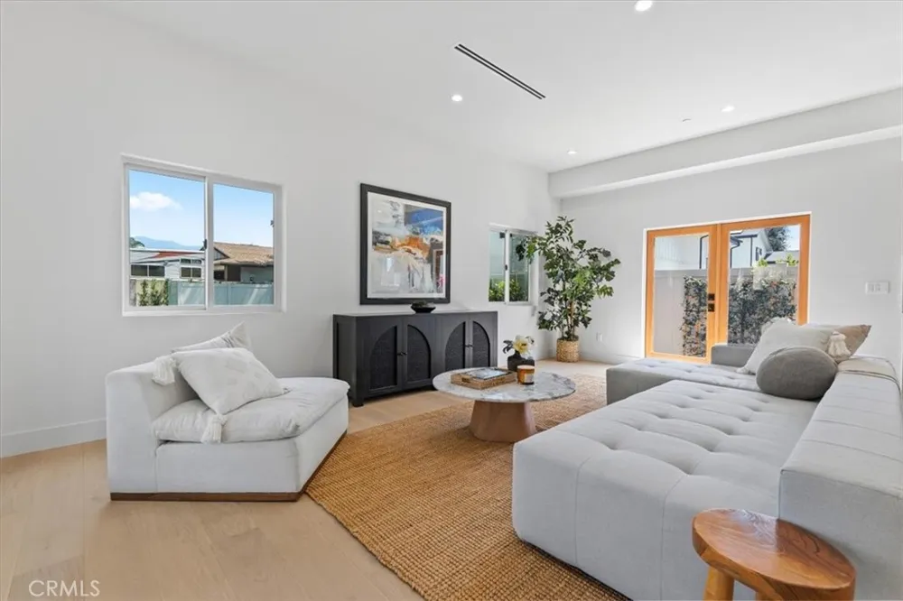 21831 San Jose Street Chatsworth, CA 91311