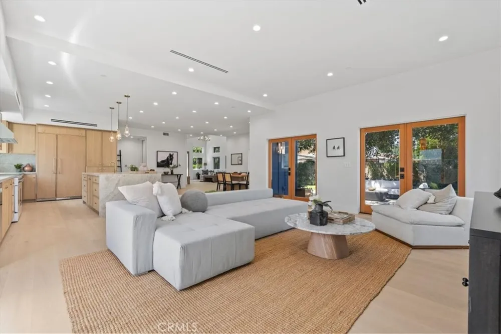 21831 San Jose Street Chatsworth, CA 91311