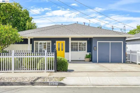 6233 Zulmida Ave