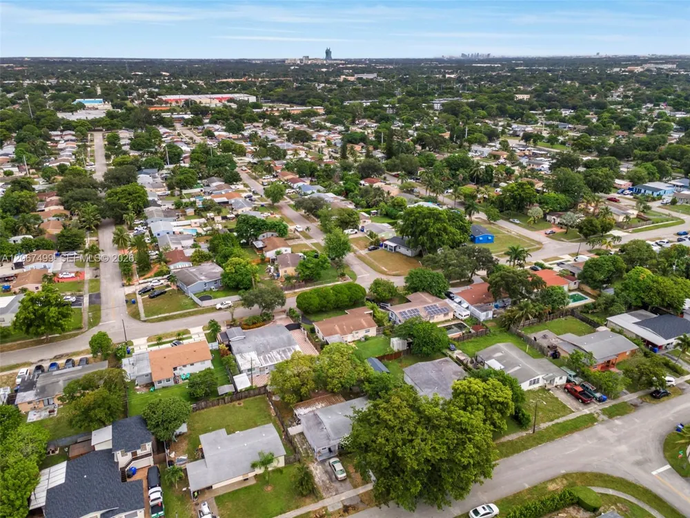 6921 Taylor St Hollywood, FL 33024