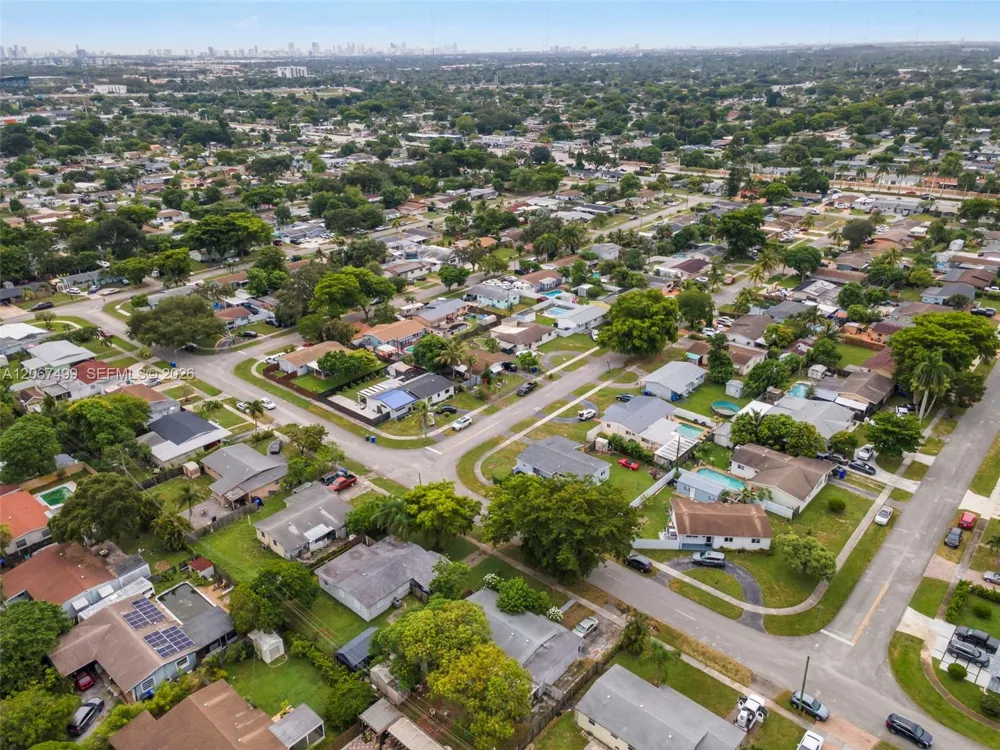 6921 Taylor St Hollywood, FL 33024