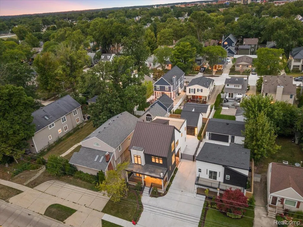 673 E 14 Mile Road Birmingham City, MI 48009