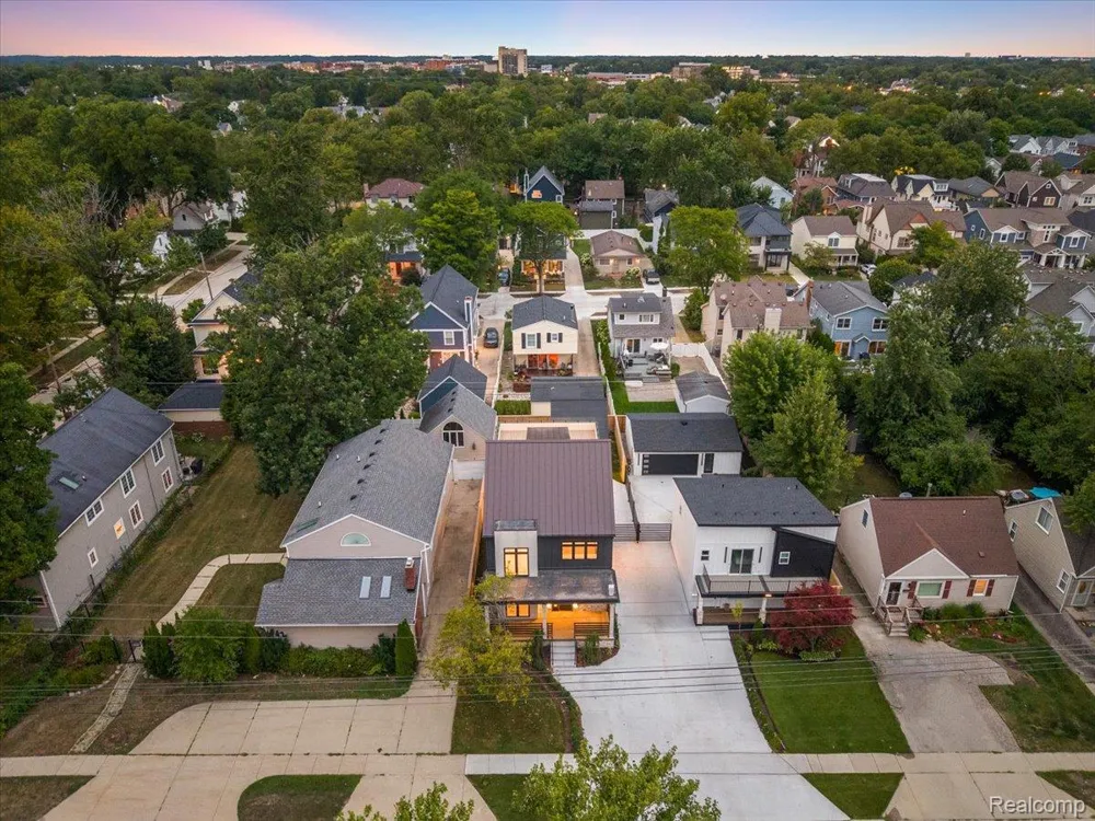 673 E 14 Mile Road Birmingham City, MI 48009