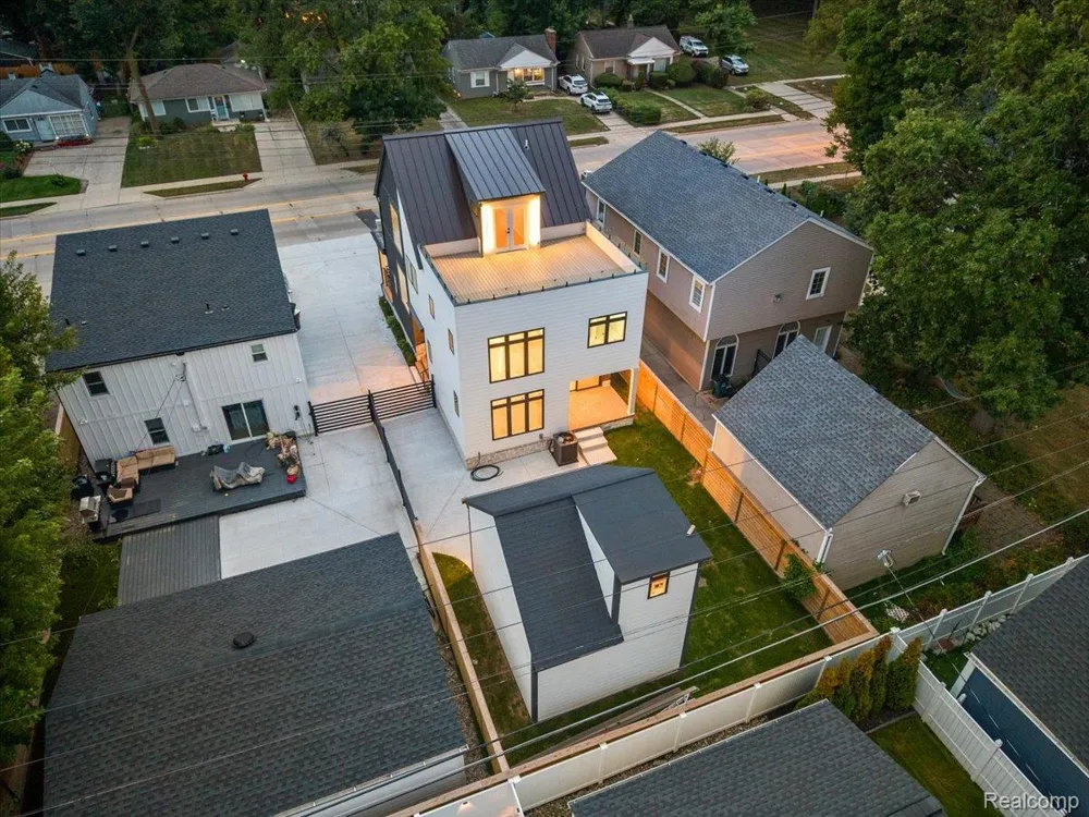 673 E 14 Mile Road Birmingham City, MI 48009