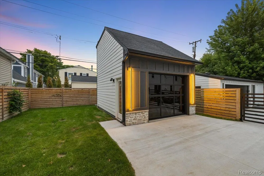 673 E 14 Mile Road Birmingham City, MI 48009