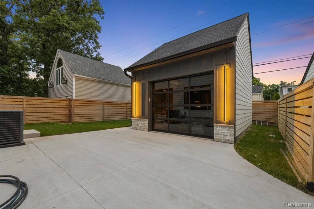 673 E 14 Mile Road Birmingham City, MI 48009