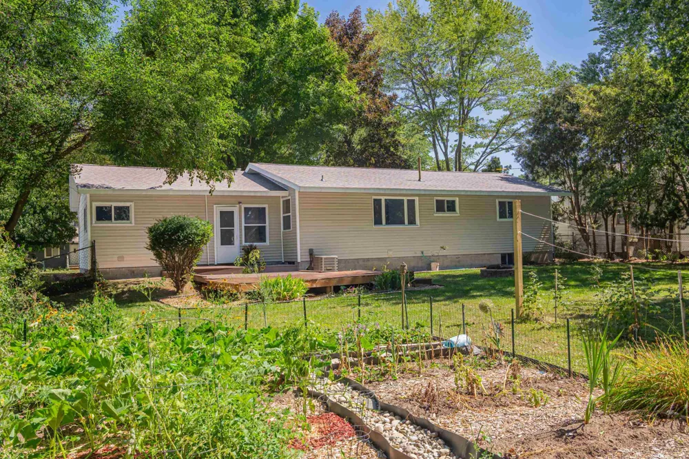 1722 Stockman Road Mt Pleasant City, MI 48858