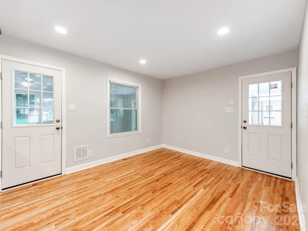3326 Bonneville Drive Charlotte, NC 28205