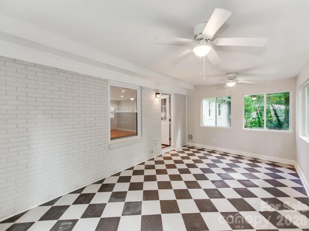 3326 Bonneville Drive Charlotte, NC 28205