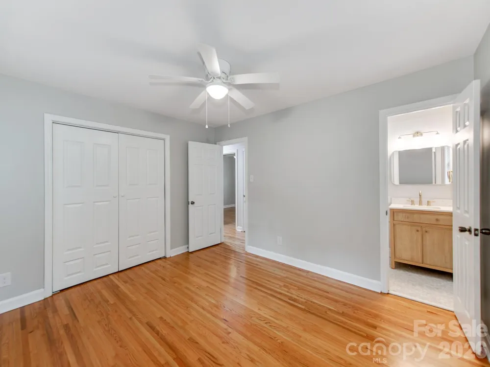 3326 Bonneville Drive Charlotte, NC 28205
