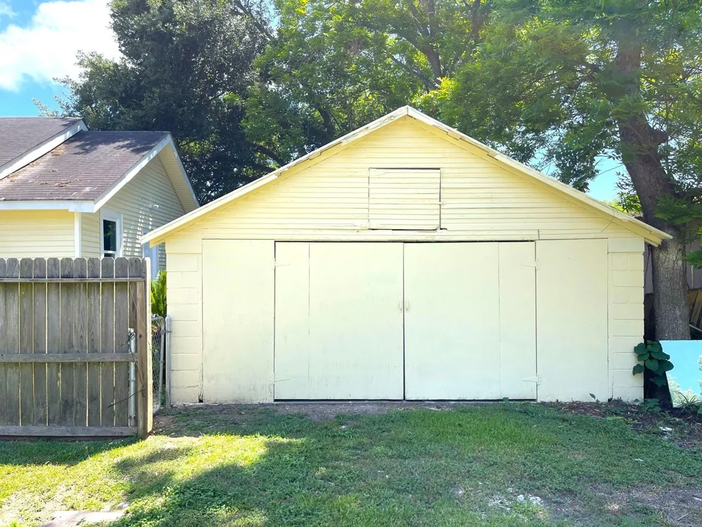 107 Sinclair Street Boling, TX 77420