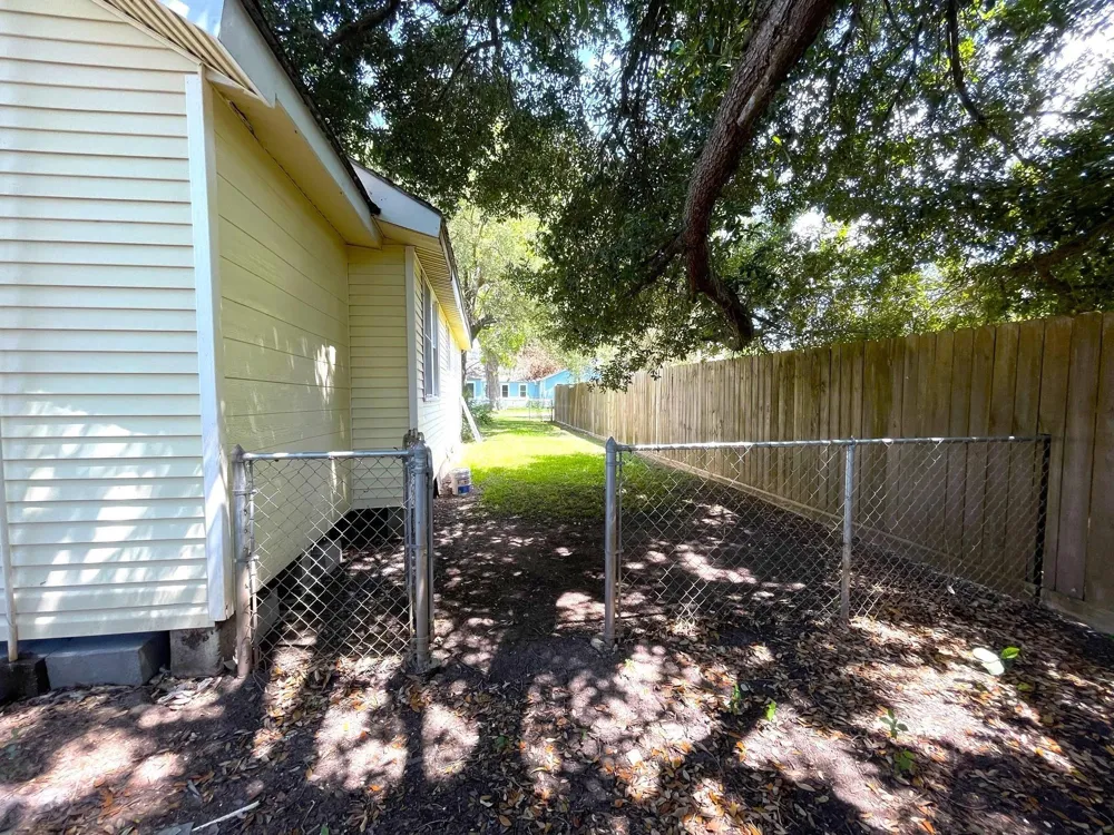 107 Sinclair Street Boling, TX 77420