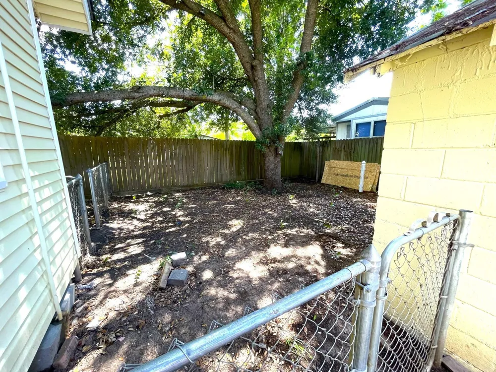 107 Sinclair Street Boling, TX 77420