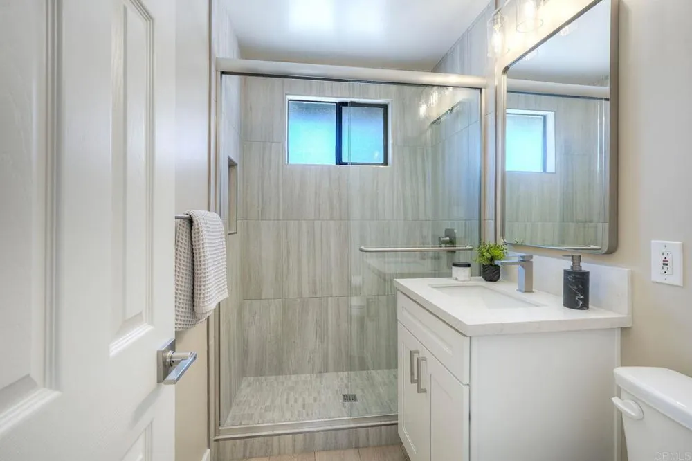 12541 Glenoak Road Poway, CA 92064