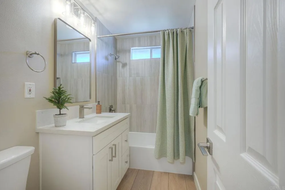 12541 Glenoak Road Poway, CA 92064