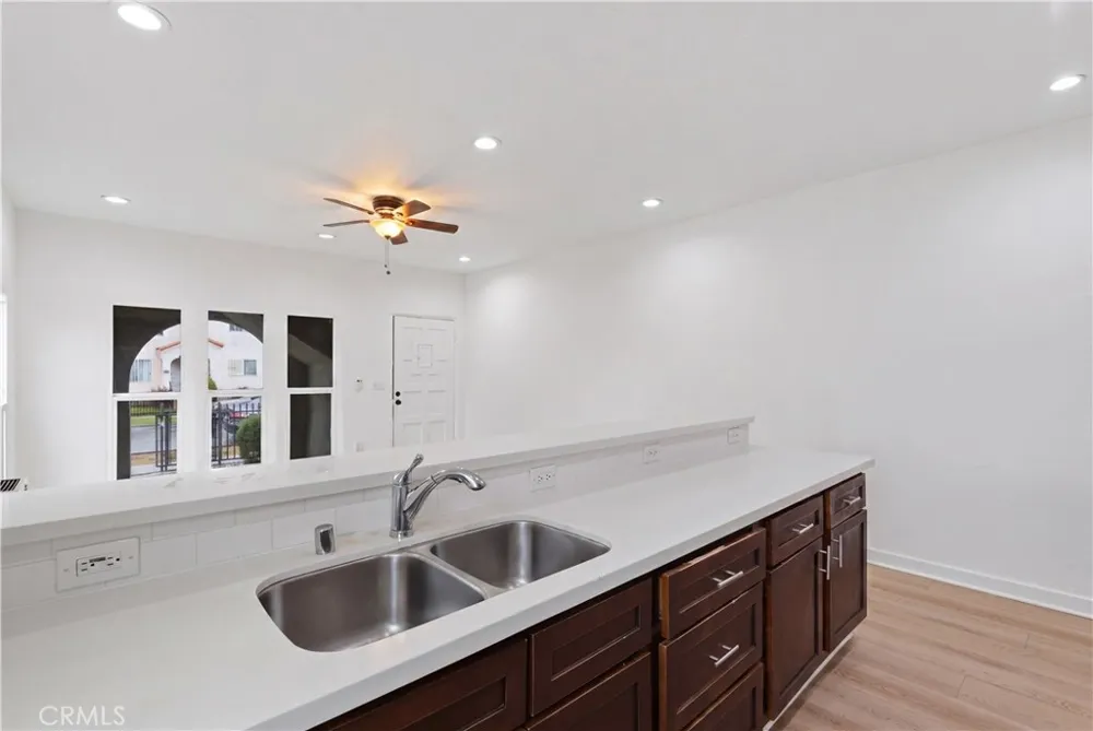 2911 S Palm Grove Avenue Los Angeles, CA 90016