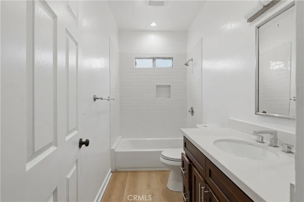 2911 S Palm Grove Avenue Los Angeles, CA 90016