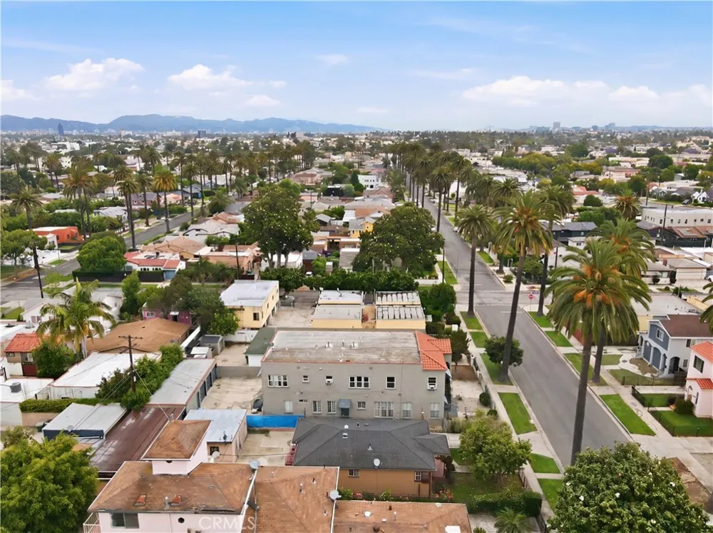 2911 S Palm Grove Avenue Los Angeles, CA 90016