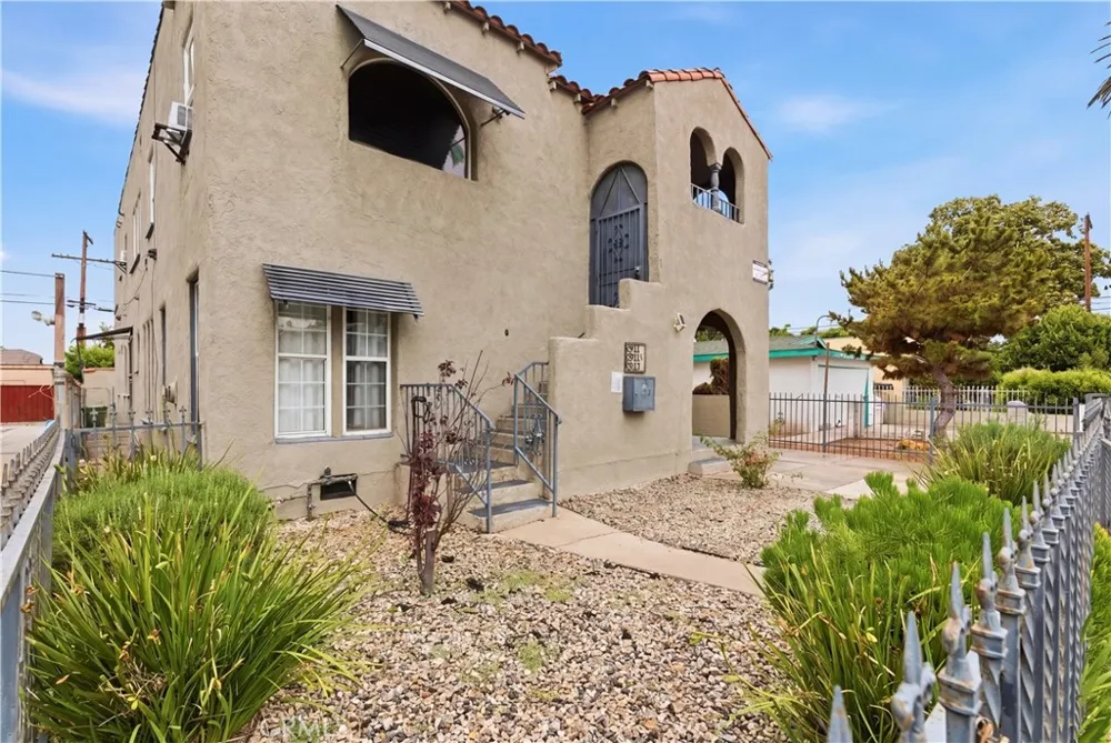 2911 S Palm Grove Avenue Los Angeles, CA 90016