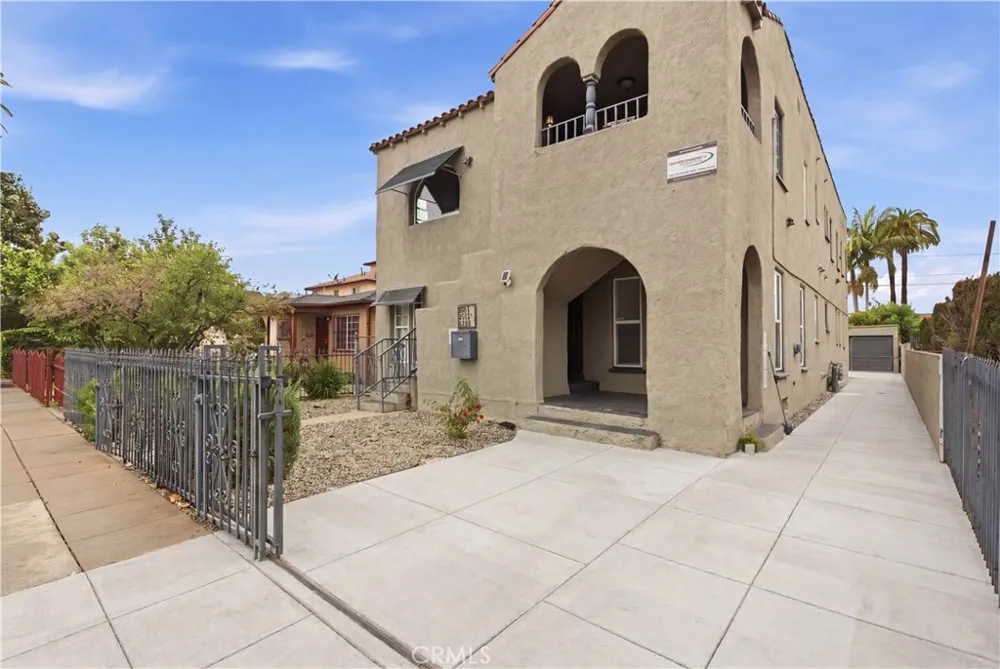 2911 S Palm Grove Avenue Los Angeles, CA 90016