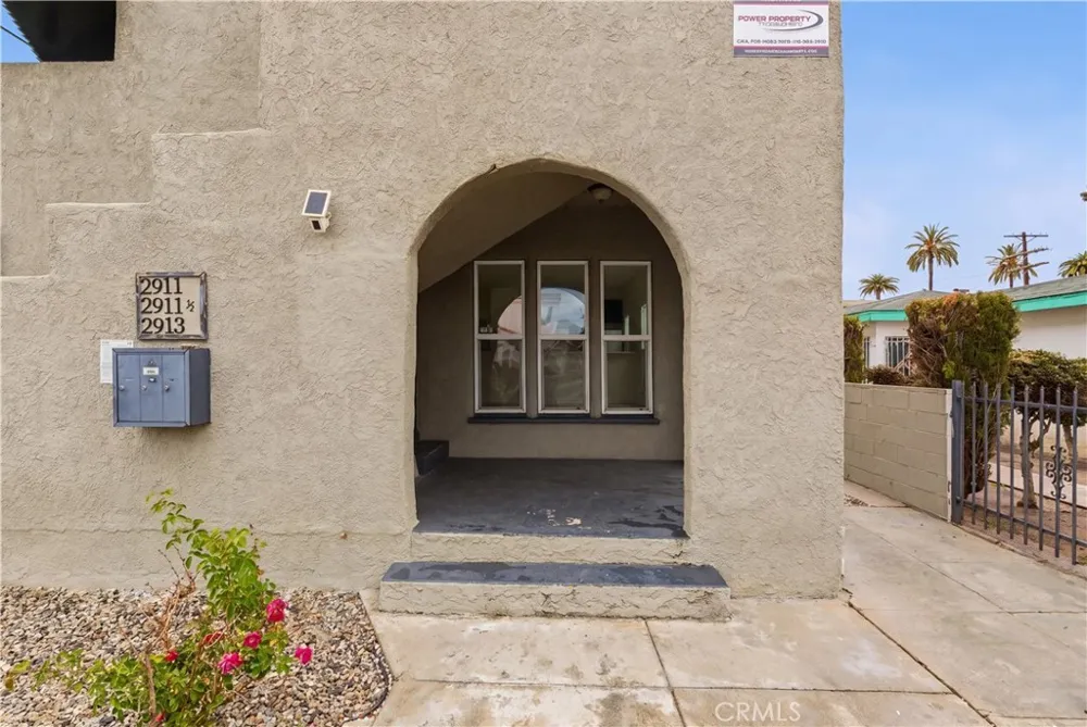 2911 S Palm Grove Avenue Los Angeles, CA 90016