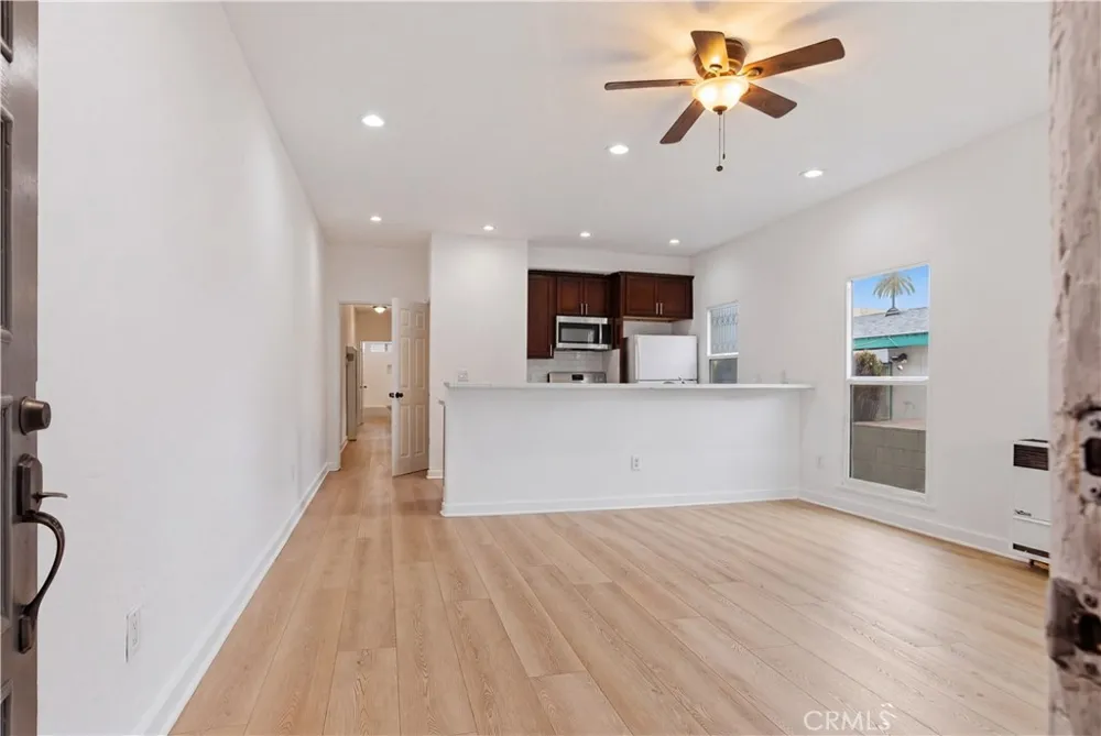 2911 S Palm Grove Avenue Los Angeles, CA 90016