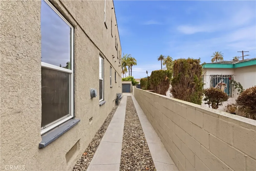 2911 S Palm Grove Avenue Los Angeles, CA 90016
