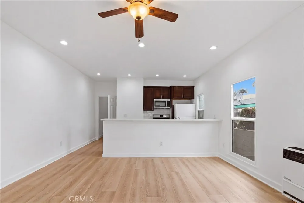 2911 S Palm Grove Avenue Los Angeles, CA 90016