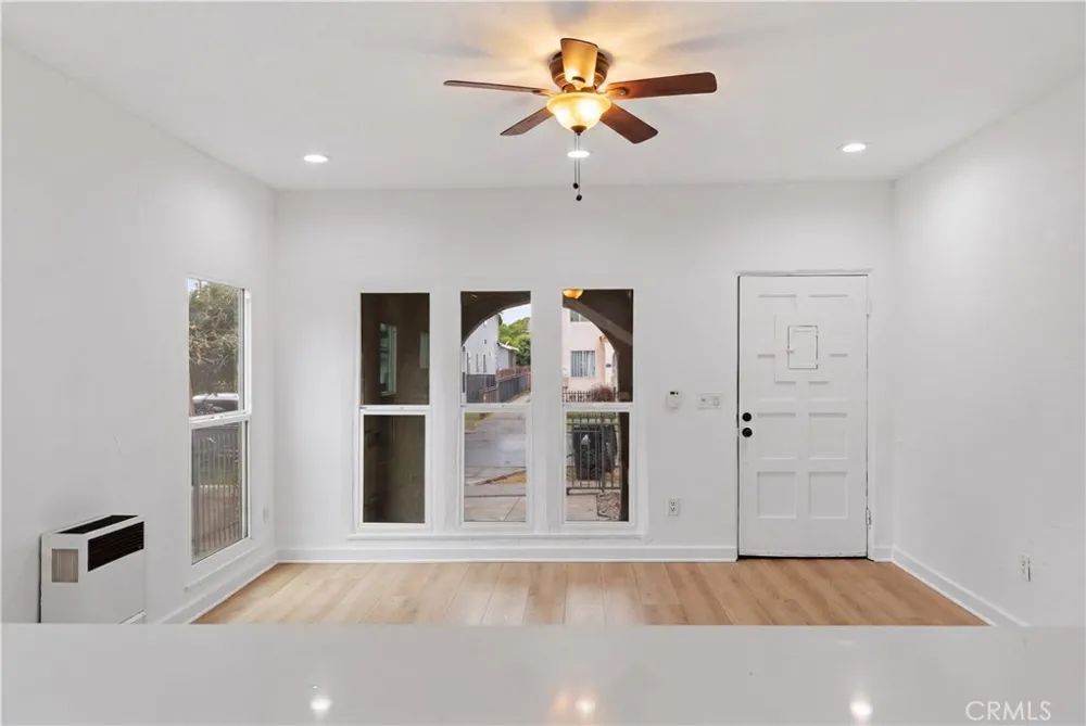 2911 S Palm Grove Avenue Los Angeles, CA 90016