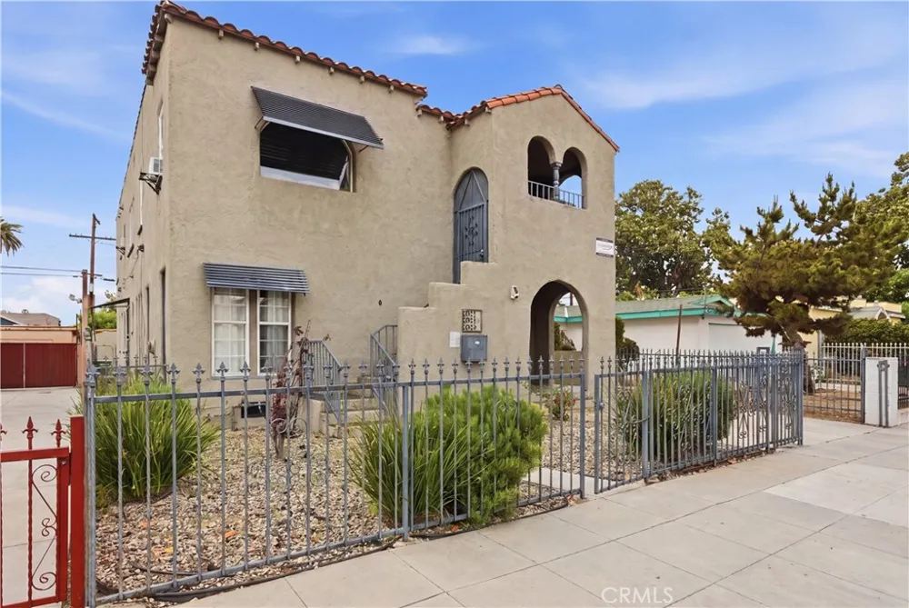 2911 S Palm Grove Avenue Los Angeles, CA 90016