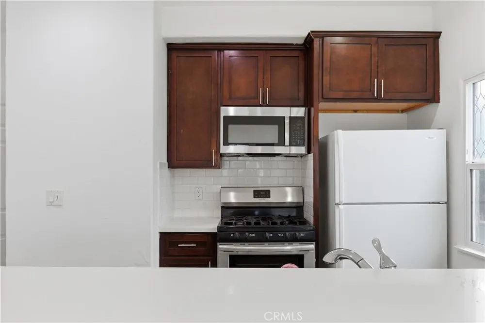 2911 S Palm Grove Avenue Los Angeles, CA 90016
