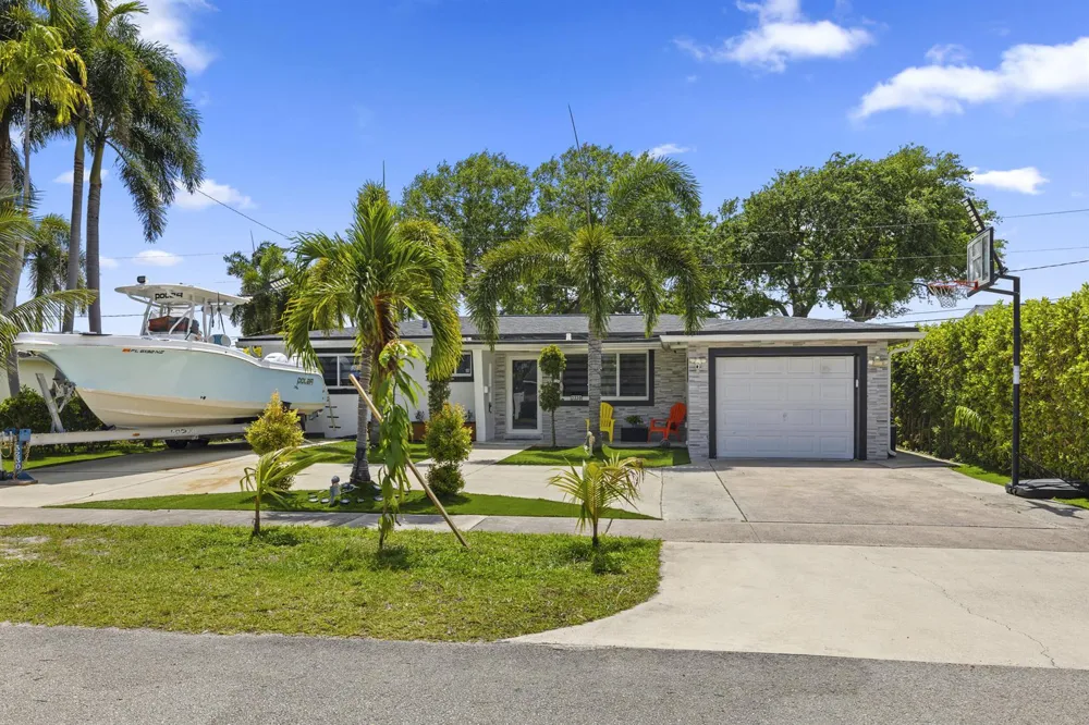 3230 ROOSEVELT STREET Hollywood, FL 33021
