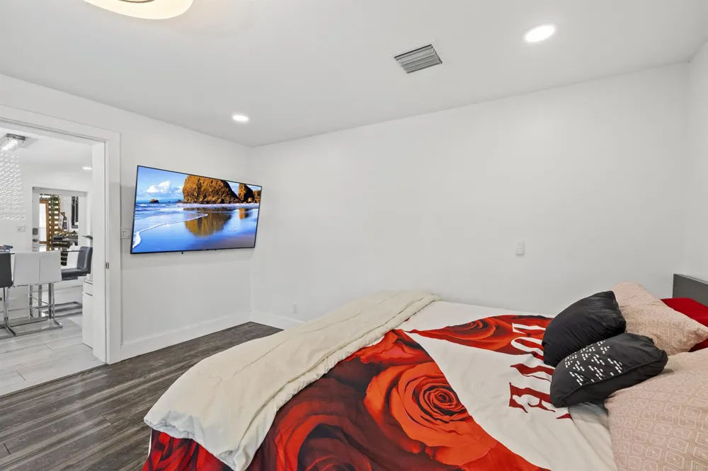 3230 ROOSEVELT STREET Hollywood, FL 33021
