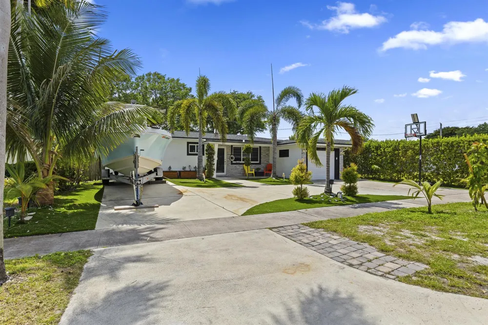 3230 ROOSEVELT STREET Hollywood, FL 33021