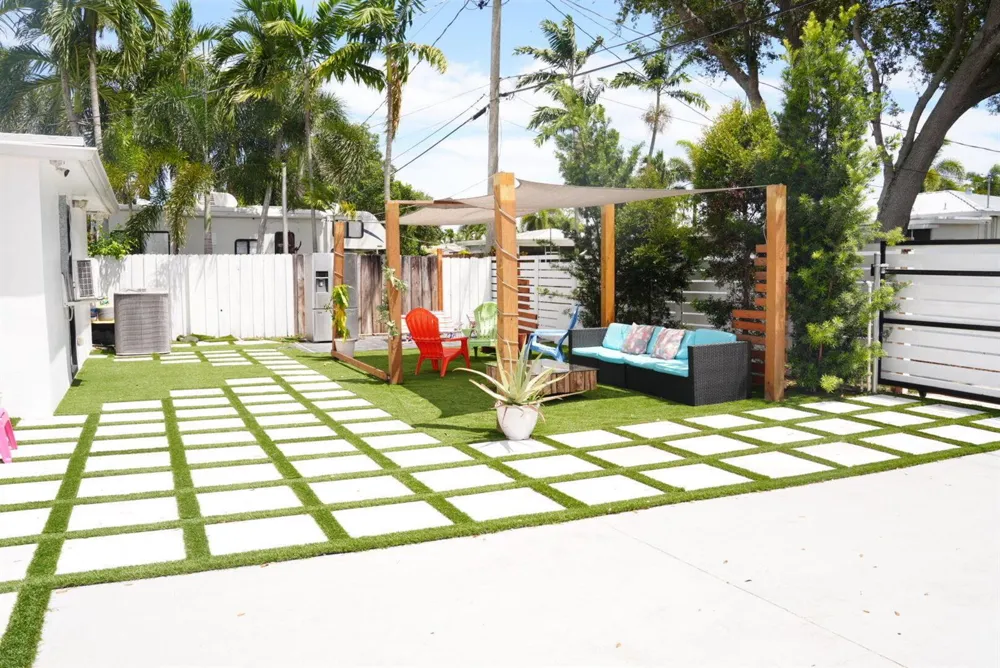 3230 ROOSEVELT STREET Hollywood, FL 33021