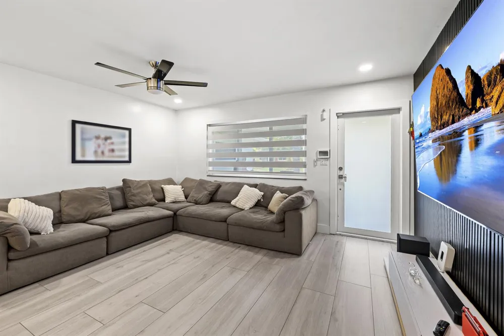 3230 ROOSEVELT STREET Hollywood, FL 33021