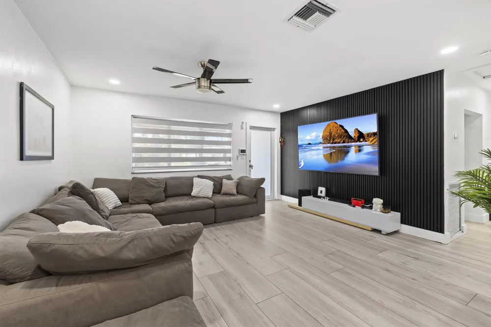 3230 ROOSEVELT STREET Hollywood, FL 33021