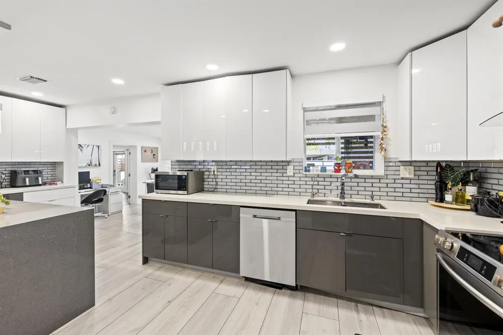 3230 ROOSEVELT STREET Hollywood, FL 33021