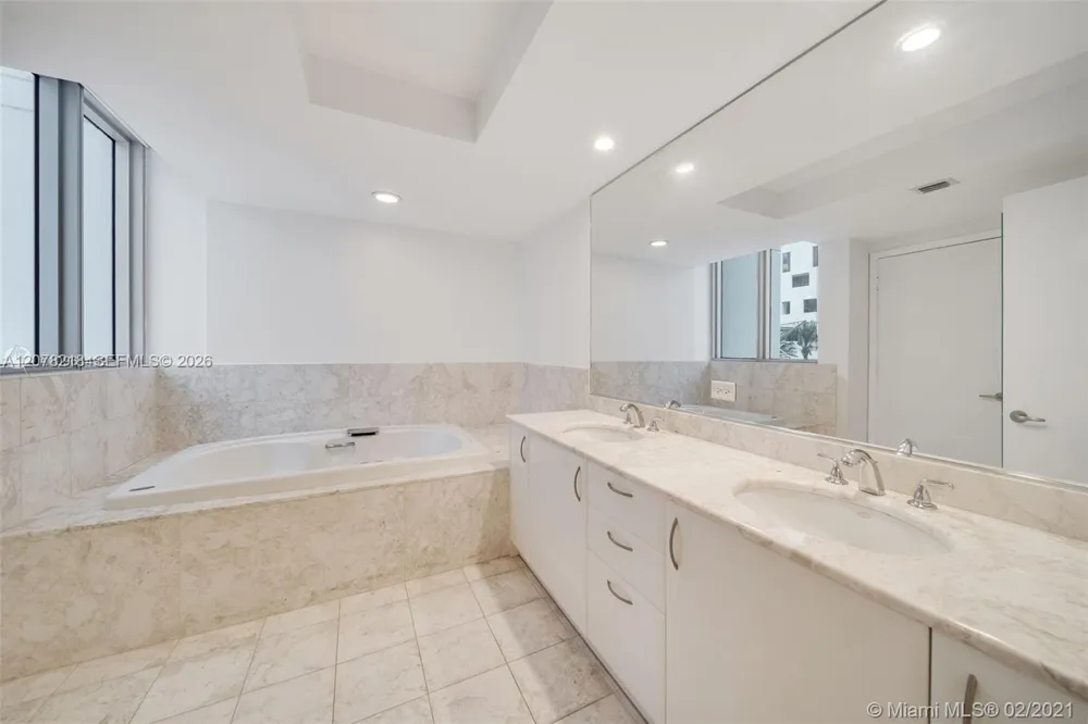 1331 Brickell Bay Dr #208 Miami, FL 33131