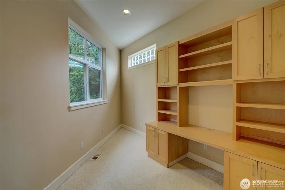 9425 110th Place NE Kirkland, WA 98033