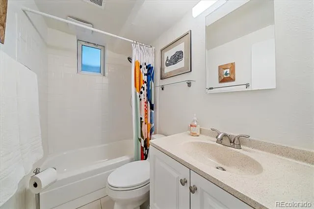 6046 S Valleyview Street Littleton, CO 80120